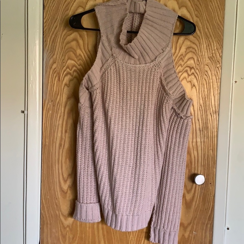 Cutout shoulders sweater
